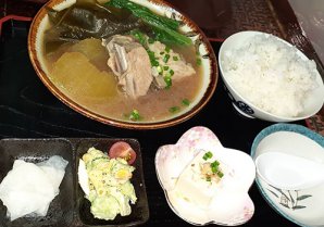新和食堂｜宮古島・ランチ・ヤギ汁・ソーキ汁