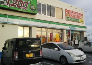 ファミリーマート 比屋根サミット店｜沖縄市・コンビニ