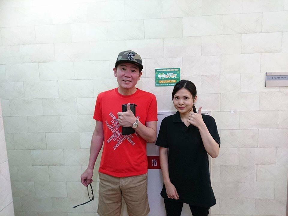 ガレッジセールの 川田さんがご来店されました 18 05 15 那覇市 本島南部 モノレールのアロマテラピー ほぐし本舗 ゆいのて 那覇市 リラクゼーション 美らタウン沖縄 沖縄の観光 地域情報ポータルサイト ガレッジセールの 川田さんがご来店されました 18 05 15 那覇市 本島南部 モノレールのアロマテラピー ほぐし本舗 ゆいのて 那覇市 リラクゼーション 美らタウン沖縄 沖縄の観光 地域情報ポータルサイト